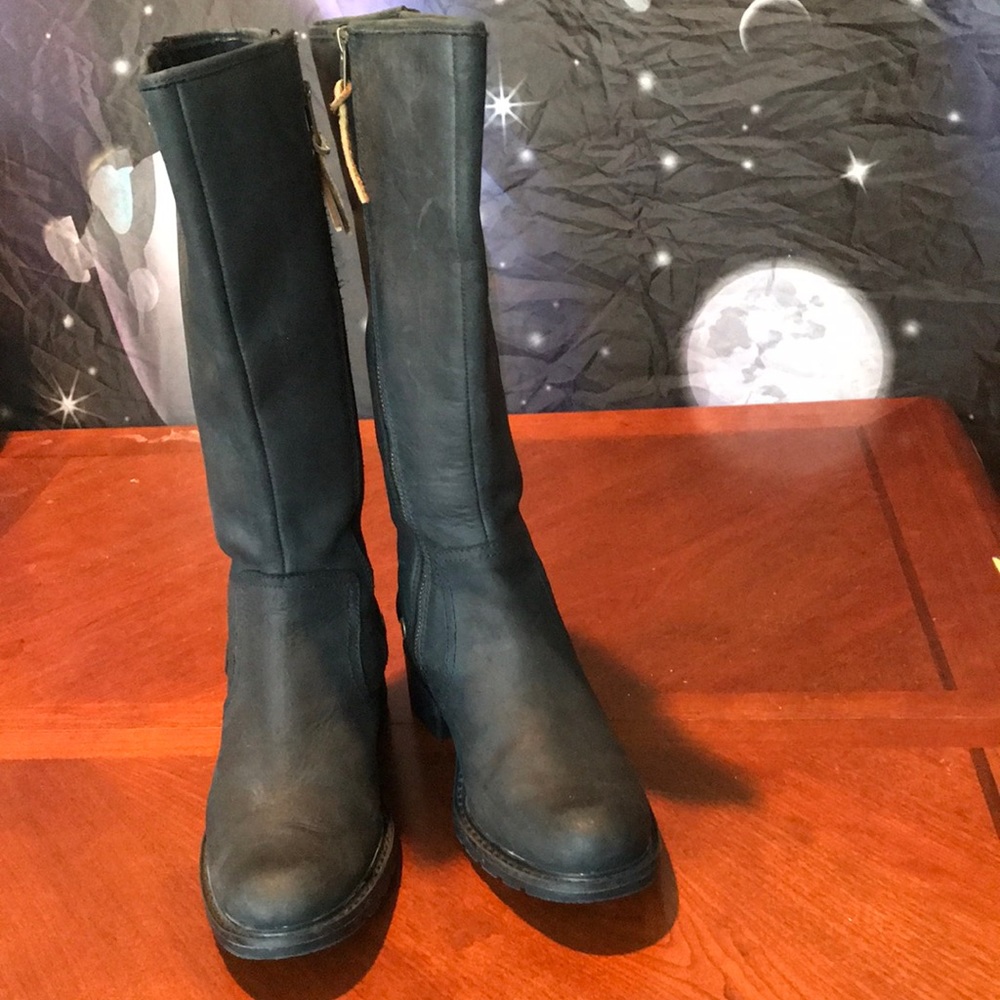 Timberland black leather boots size 7M